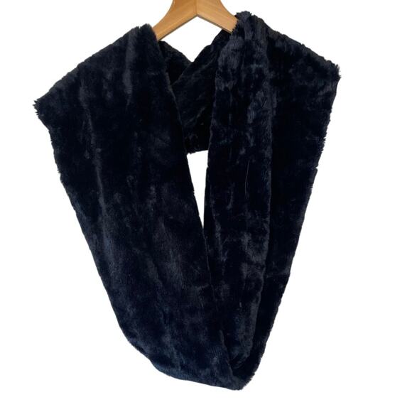 West Loop Whimsy Goth Glam Classic Faux Fur Fuzzy Black Infinity Neck Scarf - Picture 1 of 8